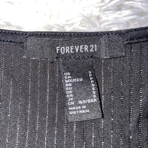 Forever 21 long sleeved crop top black striped shimmer - Picture 4 of 5